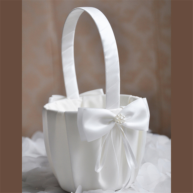 White Flower Girls Basket Pear - Wedding Hampers 评论和价格