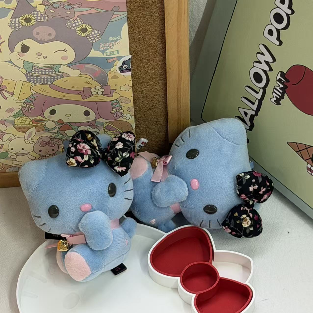 Blue Hello Kitty Floral Print  - Good Floral & Wedding Decor Supply 评论和价格