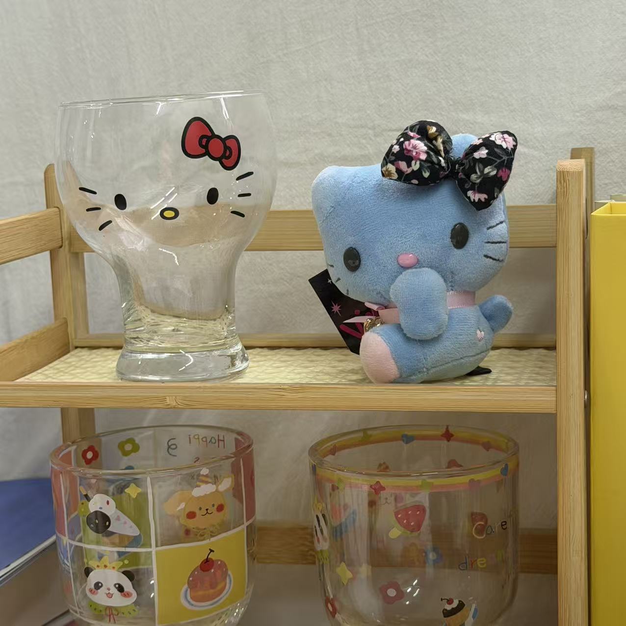 Blue Hello Kitty Floral Print  - Good Floral & Wedding Decor Supply 评论和价格